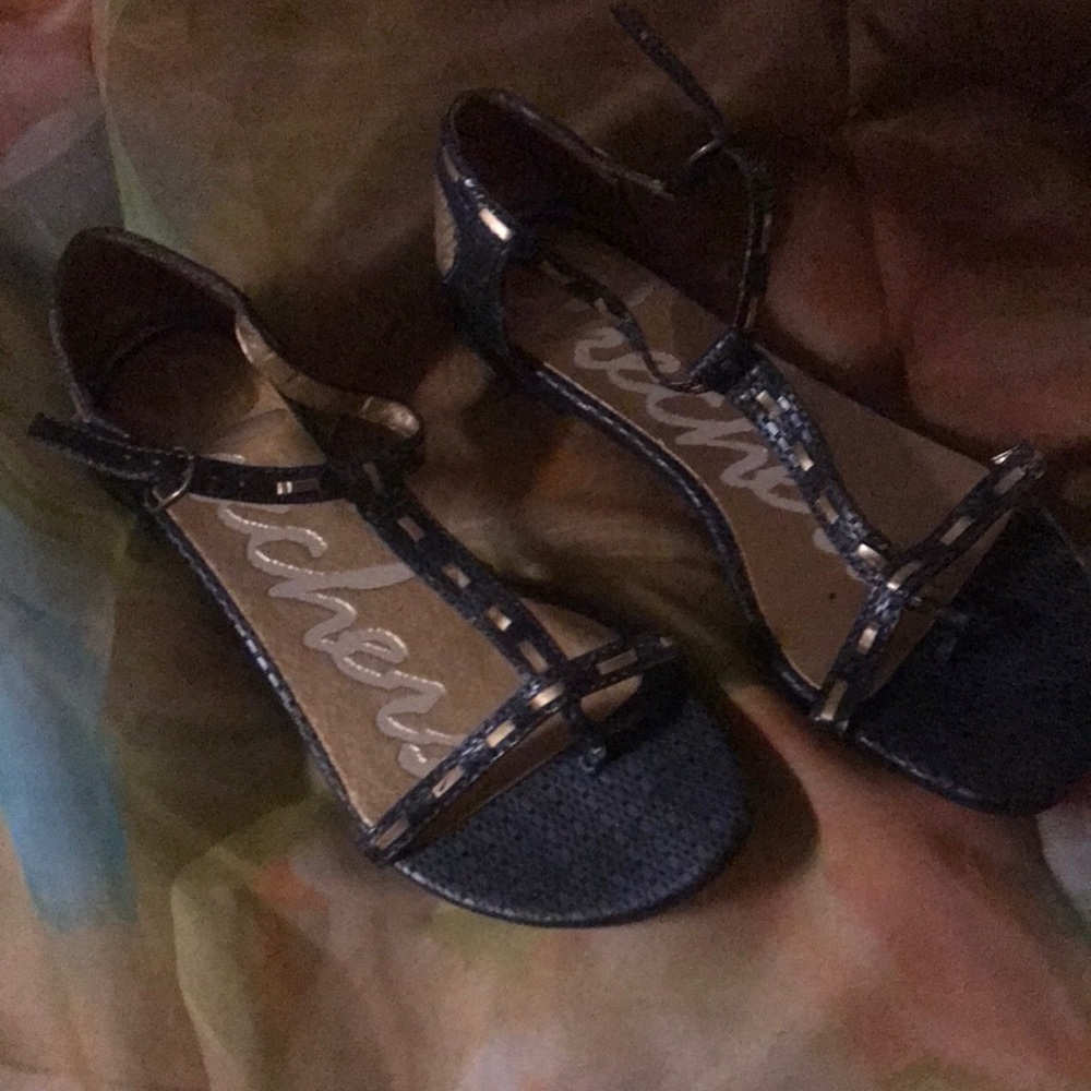 Skecher size 7 metallic black & gold sandal